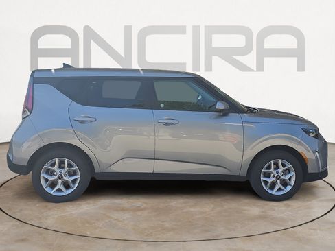 Certified 2025 Kia Soul LX w/ LX Technology Package FWD image 9
