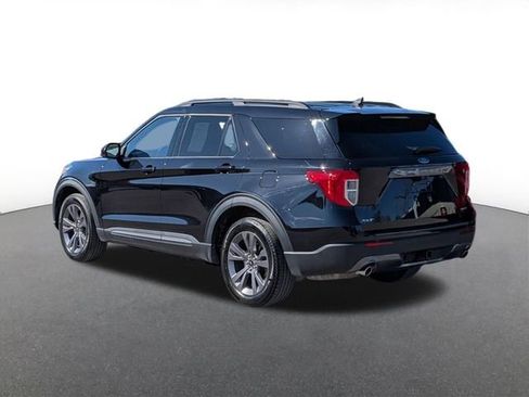 Used 2023 Ford Explorer XLT w/ Equipment Group 202A image 4