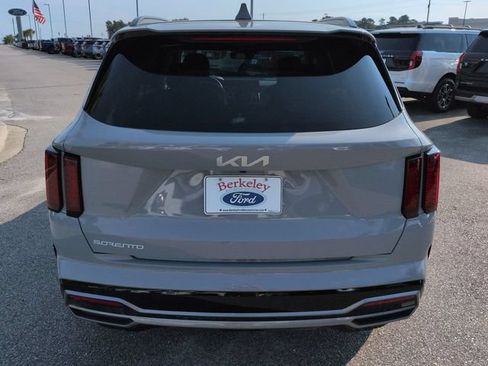 Used 2023 Kia Sorento EX w/ Panoramic Sunroof Package FWD image 5