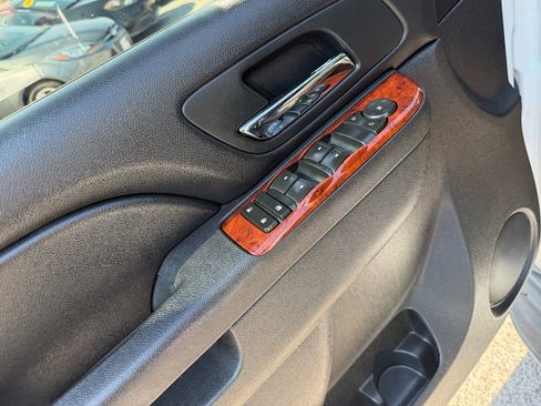 Used 2011 Chevrolet Suburban LT image 15