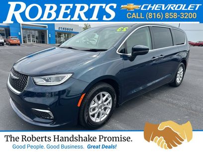 Used 2023 Chrysler Pacifica Touring-L