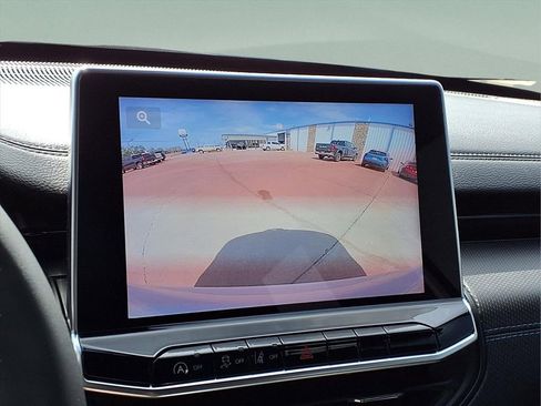 Used 2025 Jeep Compass Latitude w/ Altitude Special Edition image 14