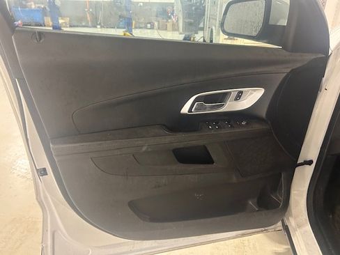 Used 2017 Chevrolet Equinox LT w/ Convenience Package image 8