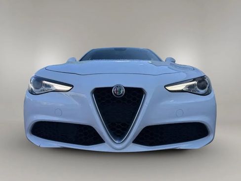 Used 2017 Alfa Romeo Giulia RWD image 2