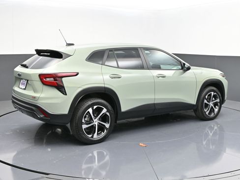 Certified 2024 Chevrolet Trax RS w/ Driver Confidence Package image 7