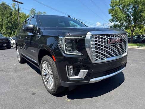 Used 2024 GMC Yukon XL Denali w/ Advanced Technology Package AWD/4WD image 3
