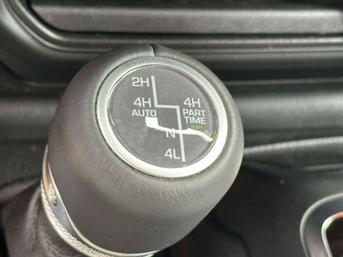 Used 2024 Jeep Wrangler High Altitude AWD/4WD image 27