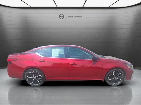 Certified 2025 Nissan Altima 2.5 SR w/ SR Premium Package FWD image 3