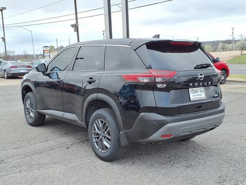 Used 2023 Nissan Rogue S image 2