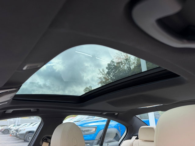 Used 2023 BMW 530i xDrive w/ Convenience Package AWD/4WD image 19