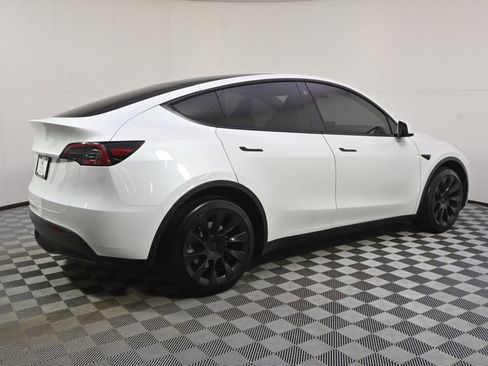 Used 2023 Tesla Model Y Long Range image 7