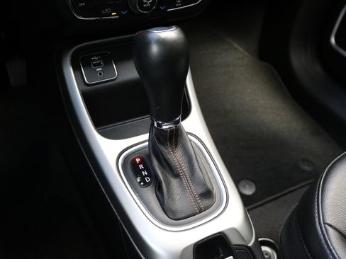 Used 2020 Jeep Compass Latitude w/ Popular Equipment Group FWD image 24