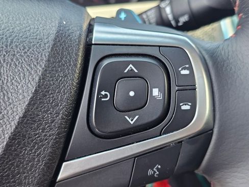 Used 2015 Toyota Camry SE w/ Moonroof Package FWD image 32