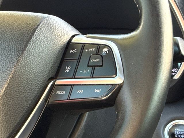 Used 2021 Toyota Highlander XSE FWD image 28