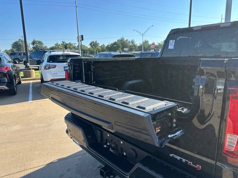 Used 2023 GMC Sierra 1500 AT4 AWD/4WD image 9