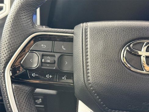 Certified 2023 Toyota Sequoia Platinum AWD/4WD image 18