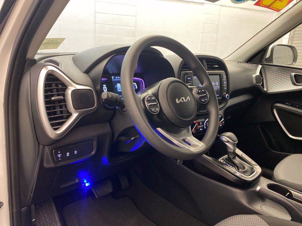 Used 2025 Kia Soul LX w/ LX Technology Package FWD image 19