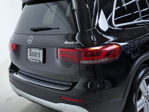 Used 2023 Mercedes-Benz GLB 250 4MATIC image 5