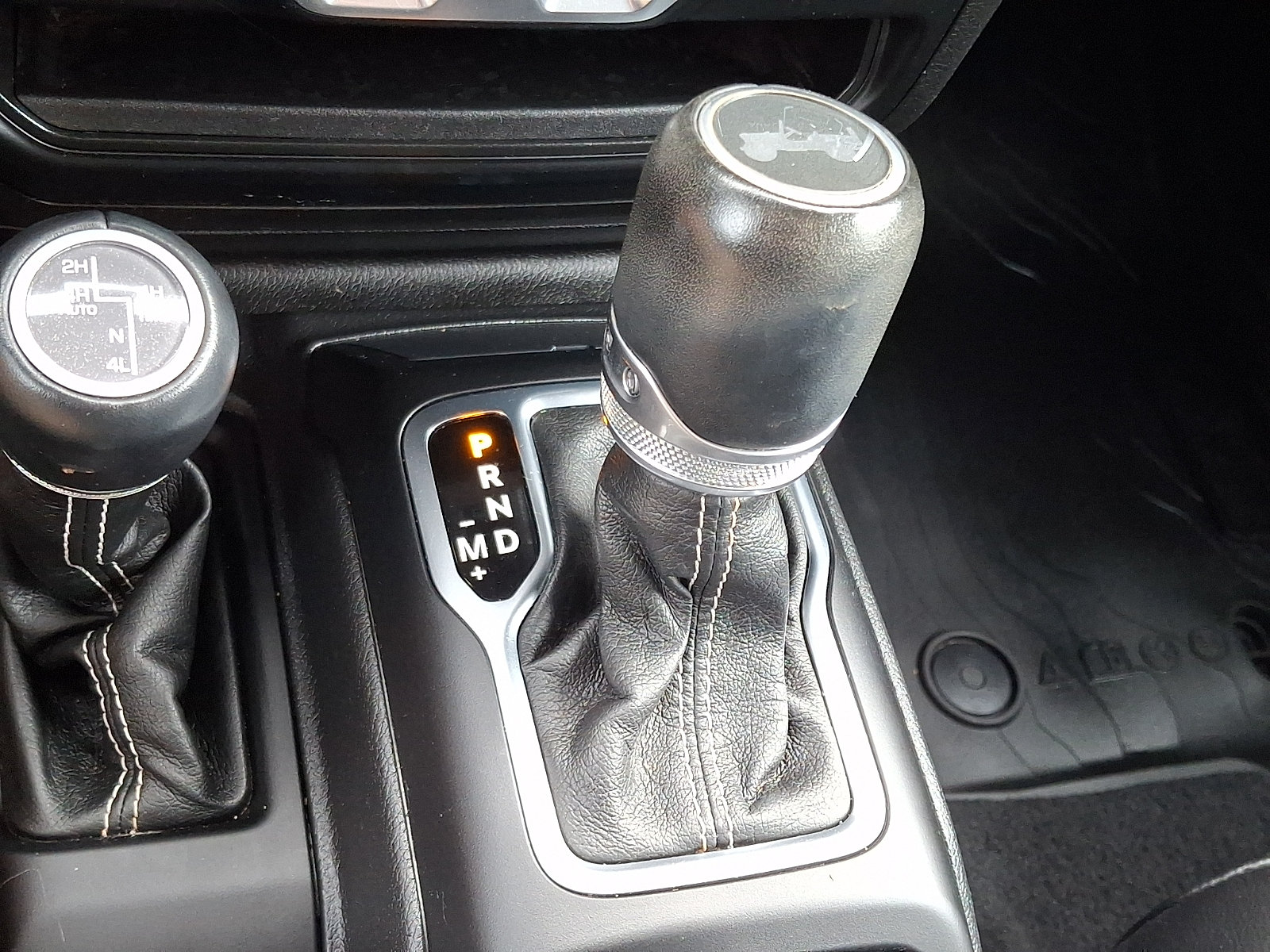 Used 2023 Jeep Wrangler Unlimited Sahara w/ Cold Weather Group AWD/4WD image 15