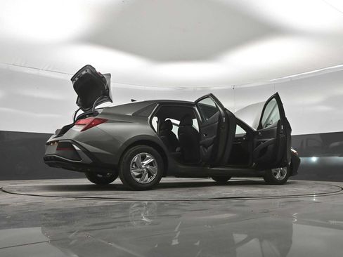 New 2026 Hyundai Elantra SE FWD image 43