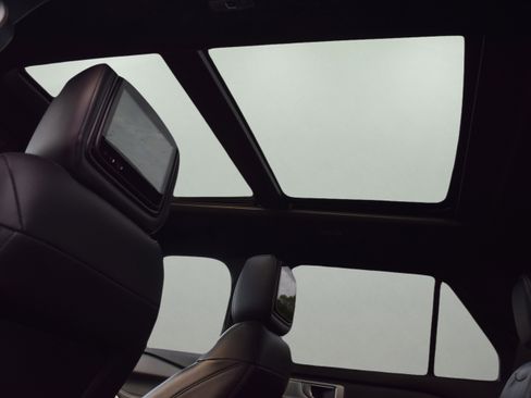 Certified 2022 Ford Explorer ST w/ Equipment Group 401A image 9