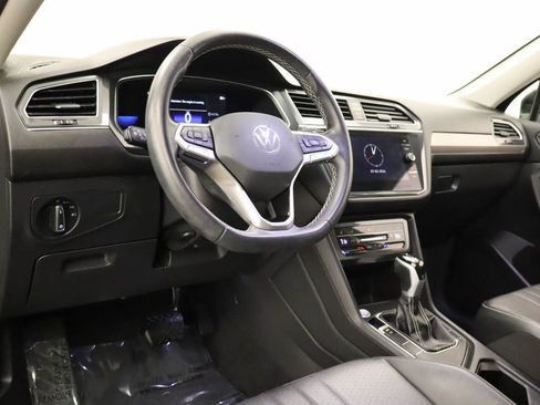 Used 2023 Volkswagen Tiguan SE w/ Panoramic Sunroof Package FWD image 14