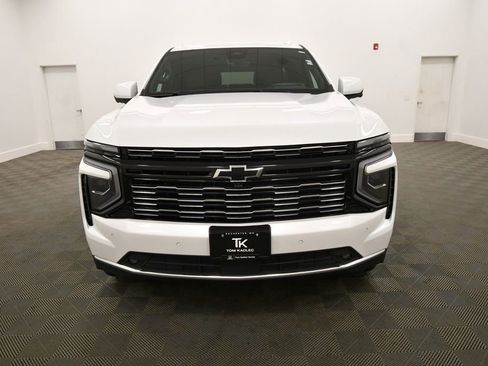 Used 2025 Chevrolet Tahoe High Country AWD/4WD image 10