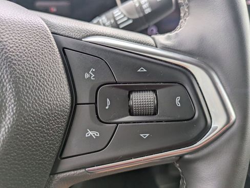 Used 2025 Chevrolet Trax LT w/ LT Convenience Package FWD image 20