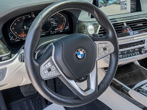 Used 2022 BMW 740i w/ Luxury Rear Seating Package RWD image 24