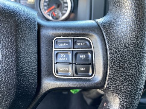 Used 2016 RAM 1500 Express RWD image 24