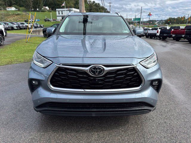 Used 2024 Toyota Highlander Limited AWD/4WD image 2