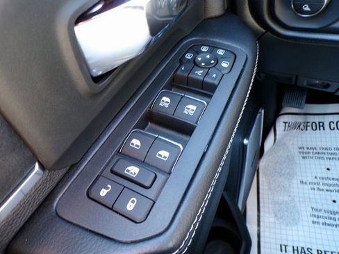 New 2026 RAM 2500 Laramie AWD/4WD image 12