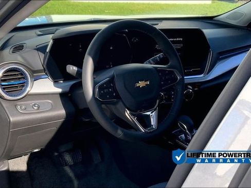 New 2025 Chevrolet Trax LT w/ Driver Confidence Package FWD image 7