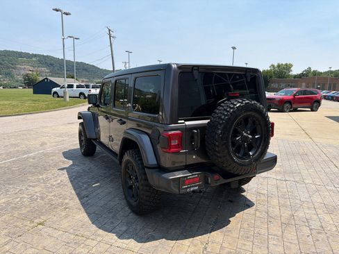 Used 2019 Jeep Wrangler Unlimited Sahara w/ Quick Order Package 24M Moab AWD/4WD image 6