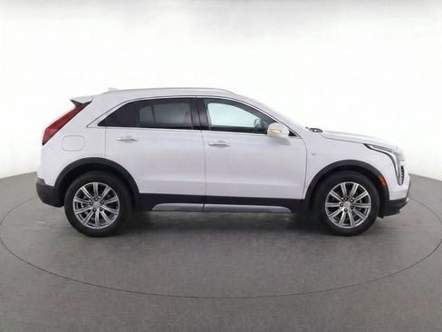 Used 2023 Cadillac XT4 Premium Luxury w/ Technology Package FWD image 3