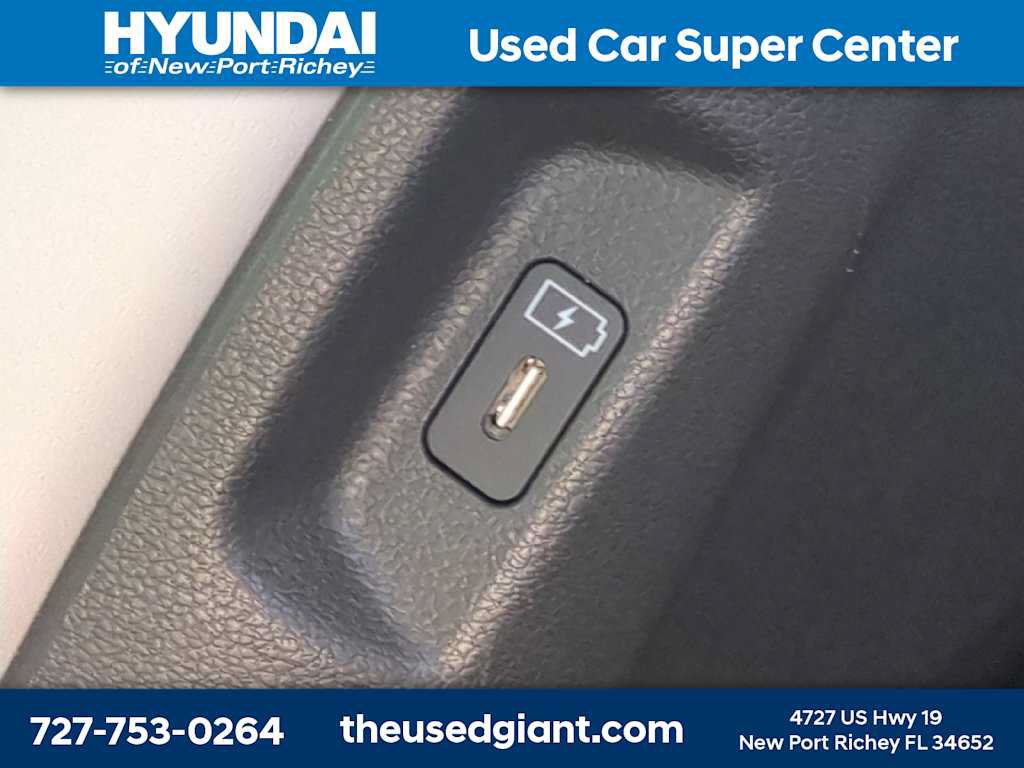 Certified 2025 Hyundai Santa Fe SEL FWD image 17