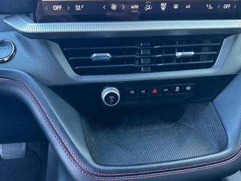 Certified 2025 Ford Explorer ST-Line w/ ST-Line Street Pack image 23