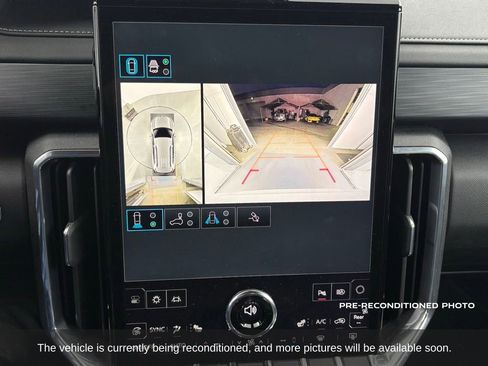 Used 2025 GMC Acadia Elevation image 17