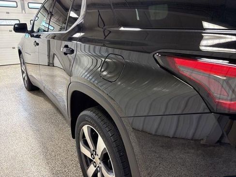 Used 2023 Chevrolet Traverse LT w/ LT Premium Package AWD/4WD image 11