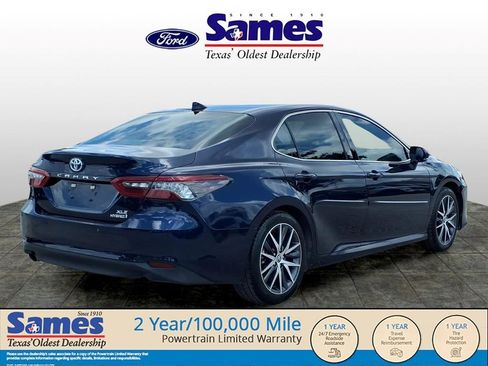 Used 2022 Toyota Camry XLE w/ Navigation Upgrade Package FWD image 3