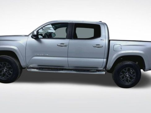 Used 2022 Toyota Tacoma SR5 AWD/4WD image 5
