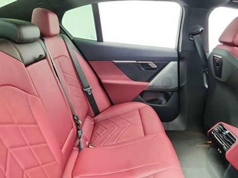 Used 2025 BMW i5 xDrive40 image 25