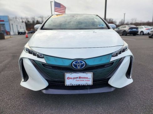 Used 2018 Toyota Prius Prime Advanced image 2