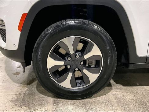 Used 2023 Jeep Grand Cherokee 4WD 4xe w/ Luxury Tech Group II image 8