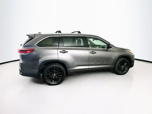 Used 2017 Toyota Highlander XLE AWD/4WD image 10