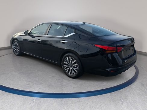 Used 2024 Nissan Altima 2.5 SV FWD image 6