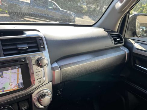 Certified 2019 Toyota 4Runner SR5 AWD/4WD image 27