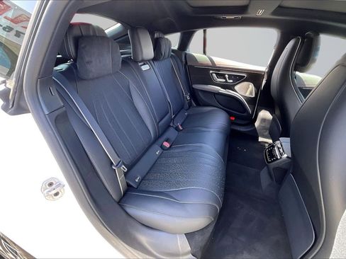 Used 2022 Mercedes-Benz EQS 450+ Sedan image 26