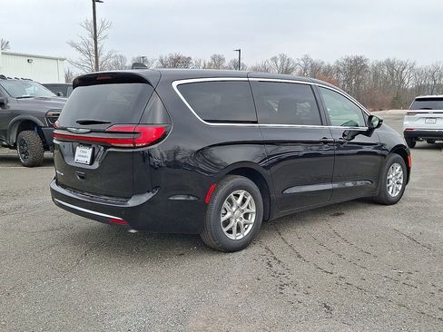 New 2026 Chrysler Pacifica Select FWD image 7