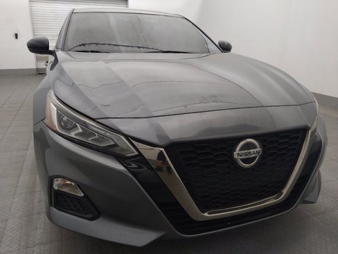 Used 2019 Nissan Altima 2.5 SR FWD image 14